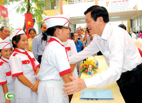 ທ່ານປະທານປະເທດ ເຈືອງເຕີນຊາງ ສົ່ງຈົດໝາຍໃຫ້ເຍົາວະຊົນ ເນື່ອງໃນໂອກາດ 50 ປີແຫ່ງຂະບວນການ “ວຽກດີຫຼາຍຢ່າງ”